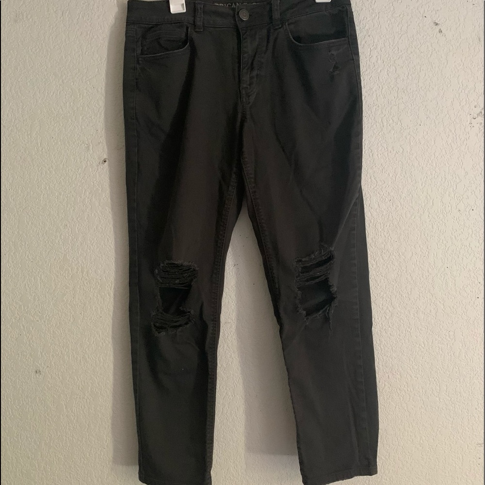 American Eagle Distressed Tomgirl Jeans